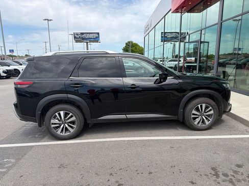 Used 2022 Nissan Pathfinder SL AWD/4WD image 4