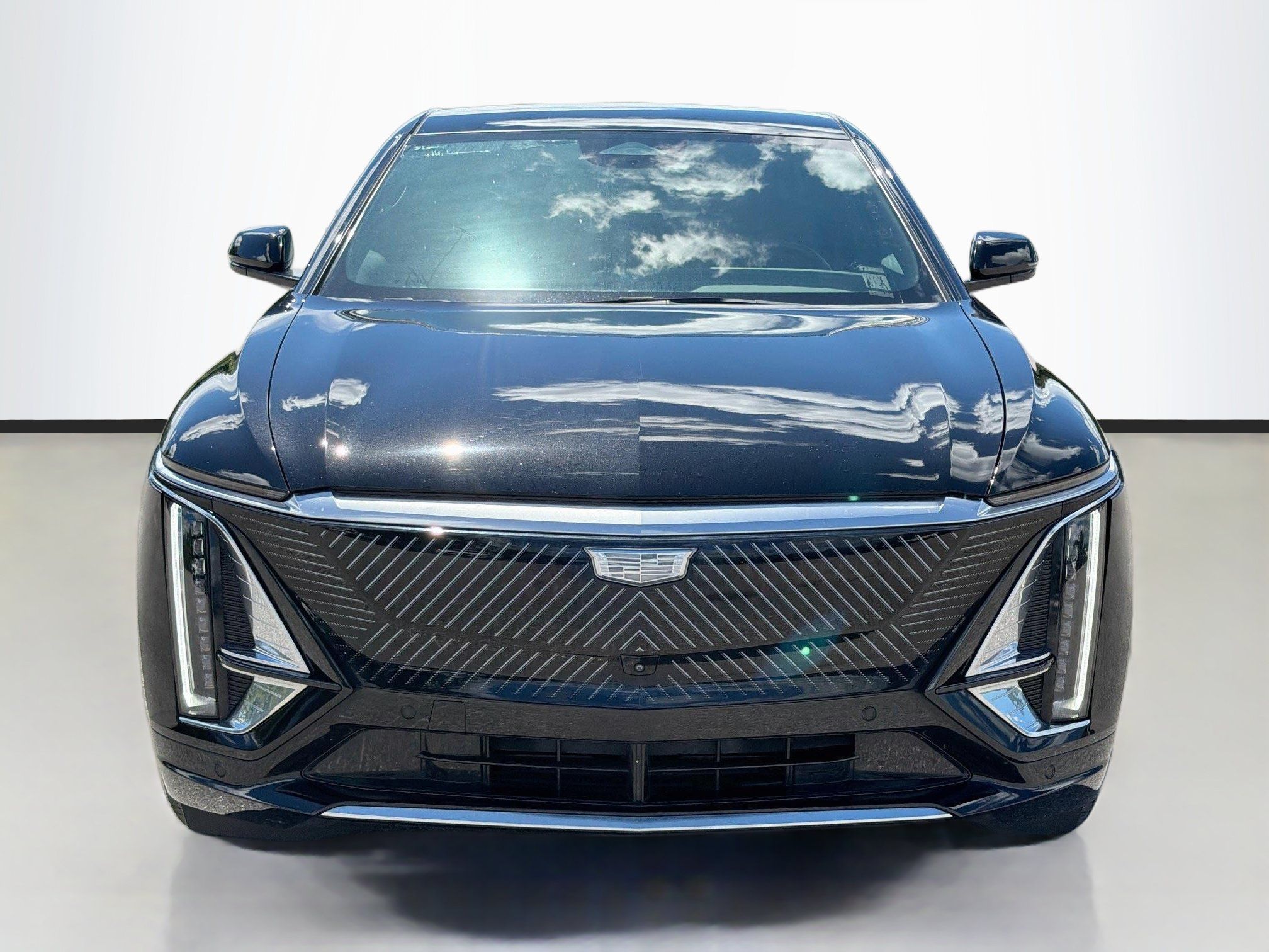 Used 2025 Cadillac Lyriq Luxury RWD image 8