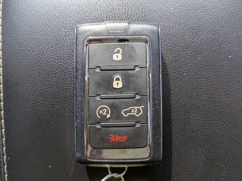 Used 2022 Jeep Grand Cherokee Limited w/ Luxury Tech Group II RWD image 32