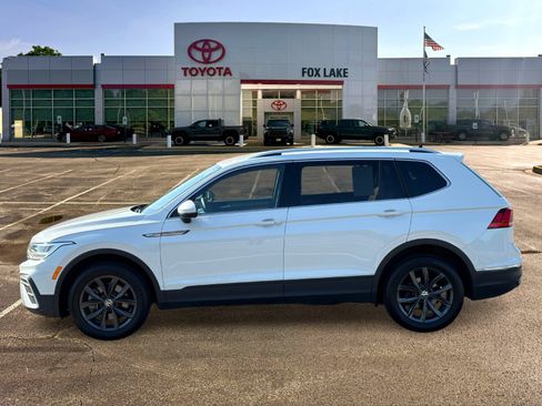 Used 2023 Volkswagen Tiguan SE AWD/4WD image 2