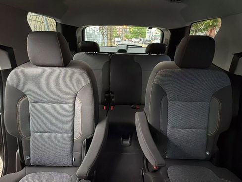 Used 2021 Chevrolet Traverse LT image 16