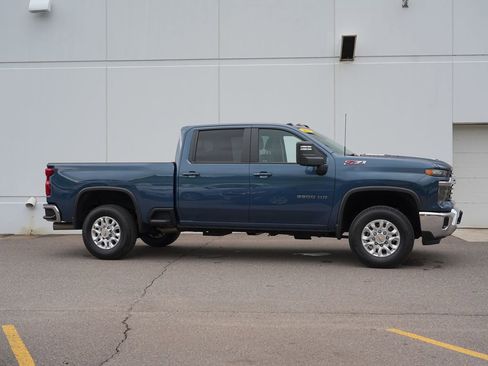Used 2024 Chevrolet Silverado 3500 LT w/ All Star Edition AWD/4WD image 2