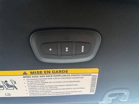 Used 2025 Chrysler Pacifica Select image 31