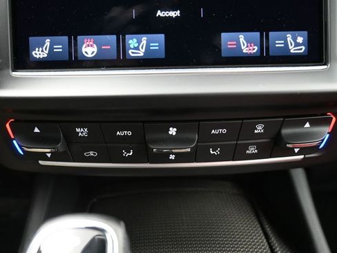 Used 2023 Maserati Levante GT AWD/4WD image 14