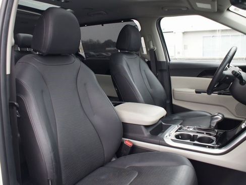 Used 2024 Kia Carnival SX Prestige image 24