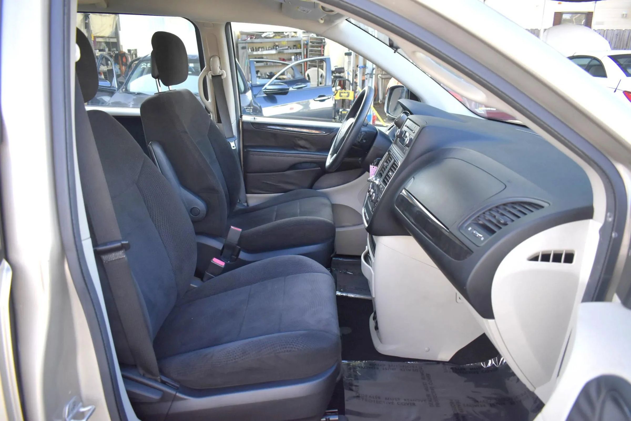 Used 2013 Dodge Grand Caravan American Value Package FWD image 13