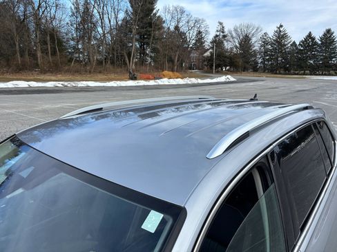 Used 2022 Volkswagen Tiguan SE image 11