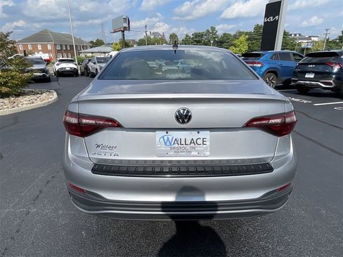 Used 2023 Volkswagen Jetta Sport image 5
