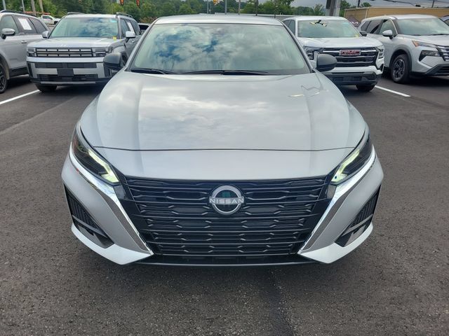 Used 2025 Nissan Altima 2.5 SV FWD image 2