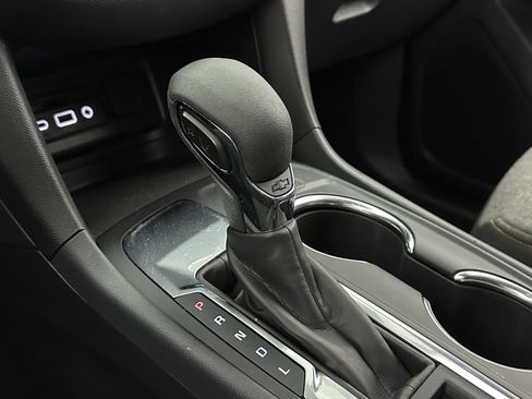 Used 2024 Chevrolet Equinox LT image 17