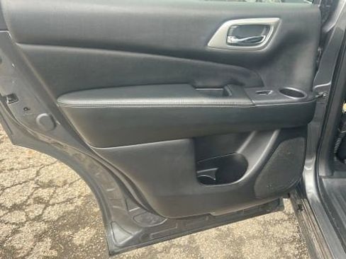 Used 2018 Nissan Pathfinder SL w/ SL Premium Package image 11