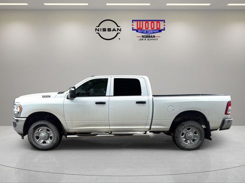 Used 2024 RAM 2500 Tradesman w/ Chrome Appearance Group AWD/4WD image 10