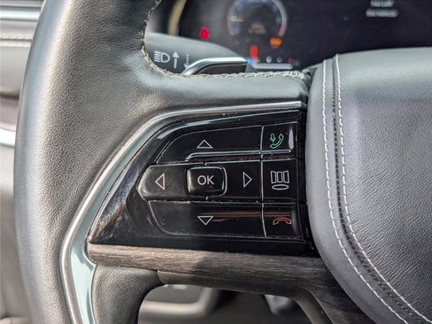 Used 2022 Jeep Grand Cherokee Overland w/ Luxury Tech Group IV image 25