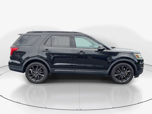Used 2019 Ford Explorer XLT w/ Equipment Group 202A FWD image 2