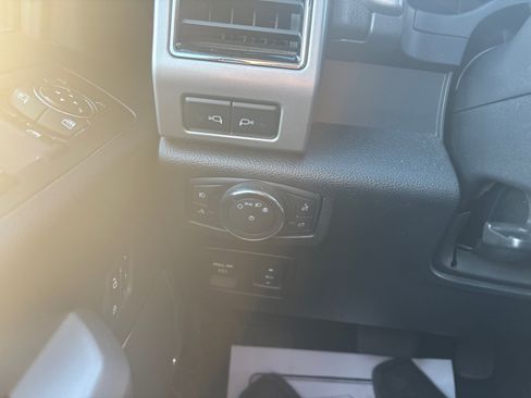 Used 2018 Ford F150 Lariat image 15