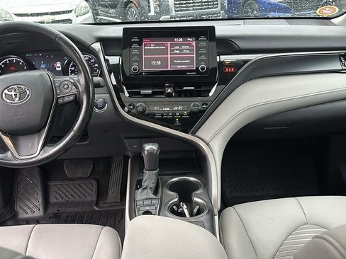 Used 2022 Toyota Camry SE image 12