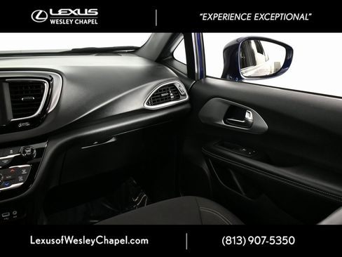 Used 2020 Chrysler Pacifica Touring w/ S Appearance Package image 27