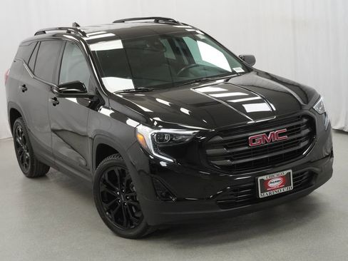 Used 2021 GMC Terrain SLT w/ Elevation Edition image 8