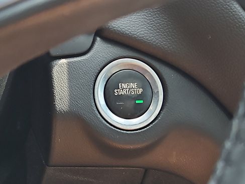 Used 2021 Chevrolet Equinox LT FWD image 24