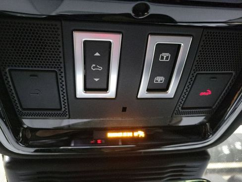 New 2026 Land Rover Range Rover Velar Dynamic SE image 21