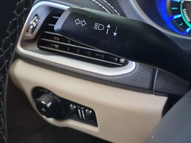Used 2022 Chrysler Pacifica Touring-L w/ Uconnect Theater Family Group FWD image 16