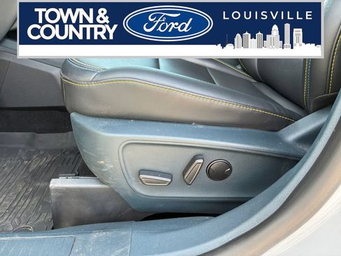 Used 2025 Ford Maverick Lobo AWD/4WD image 12