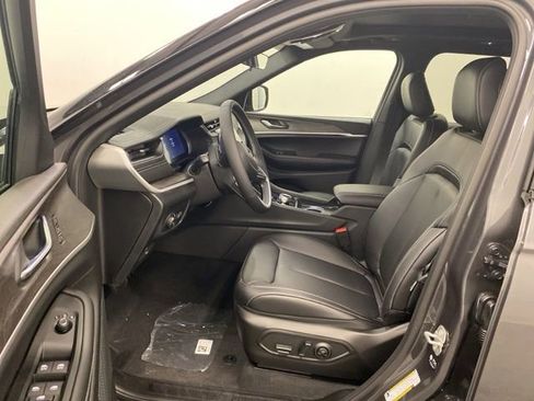 New 2025 Jeep Grand Cherokee Limited image 8