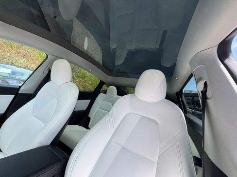 Used 2024 Tesla Model Y Long Range AWD/4WD image 12