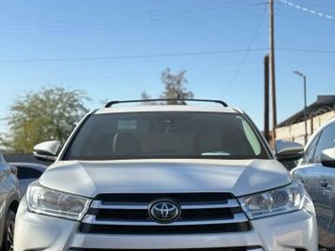 Used 2019 Toyota Highlander Plus image 1