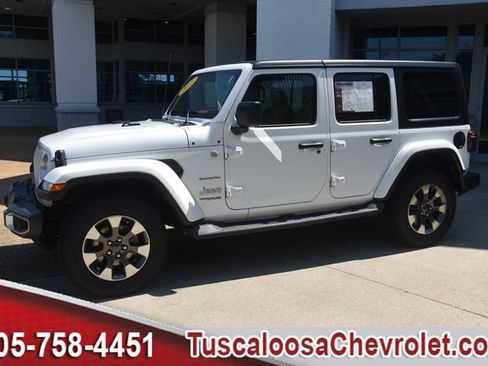 Used 2018 Jeep Wrangler Unlimited Sahara AWD/4WD image 5