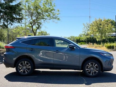 Used 2022 Toyota Venza LE AWD/4WD image 6