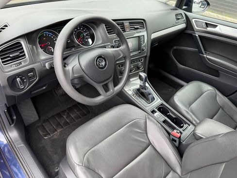 Used 2016 Volkswagen e-Golf SE image 14