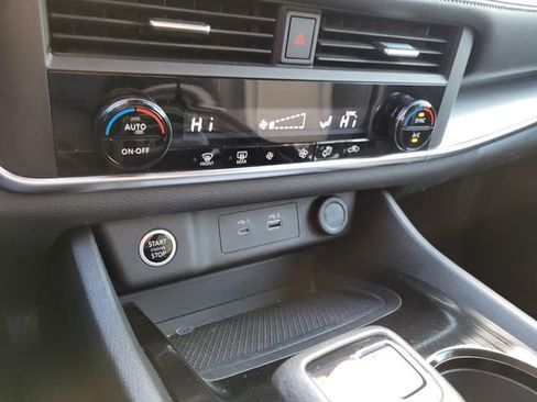 Used 2023 Nissan Rogue SV image 25