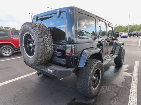 Used 2016 Jeep Wrangler Unlimited Sahara w/ Connectivity Group AWD/4WD image 4