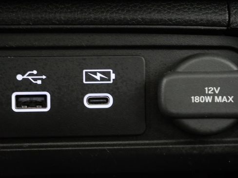 Used 2025 Honda Pilot TrailSport image 23