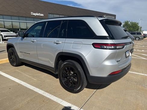 Used 2024 Jeep Grand Cherokee Altitude image 6