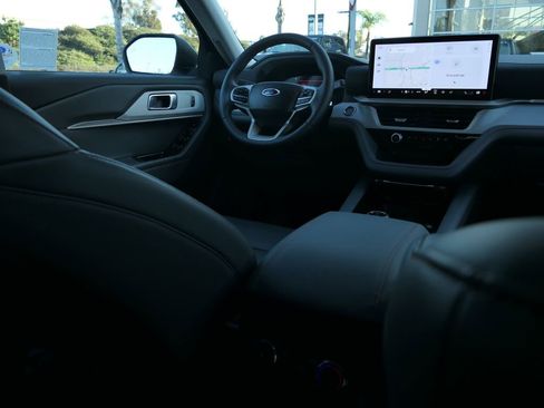 Used 2025 Ford Explorer Active w/ Active Comfort Package image 27