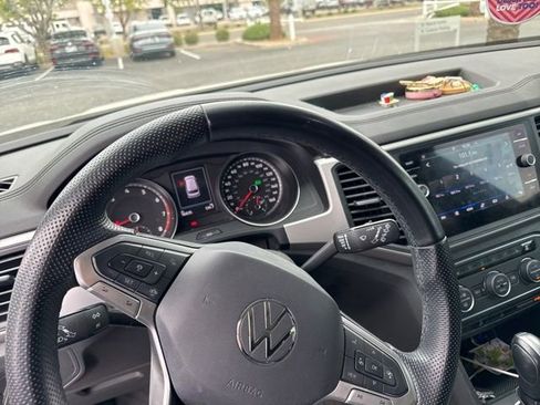 Used 2021 Volkswagen Atlas SE w/ Panoramic Sunroof Package FWD image 4