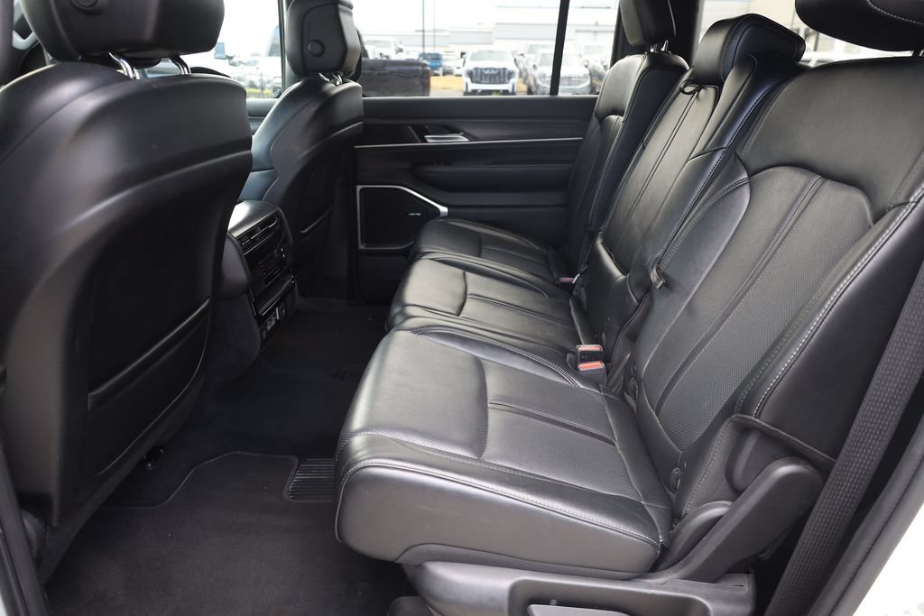 Used 2024 Jeep Wagoneer Series II w/ Flexible Seating Group AWD/4WD image 17