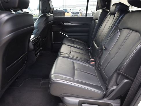 Used 2024 Jeep Wagoneer Series II w/ Flexible Seating Group AWD/4WD image 17