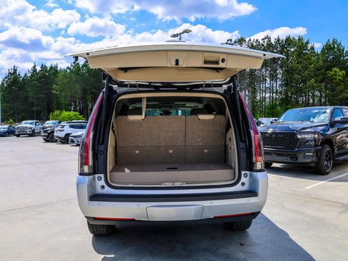 Used 2020 Cadillac Escalade Luxury RWD image 7