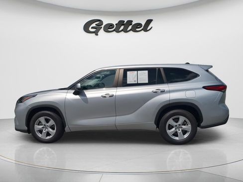 Used 2023 Toyota Highlander LE FWD image 8