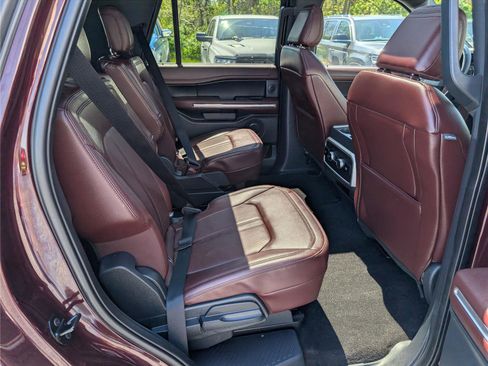 Used 2023 Ford Expedition Limited AWD/4WD image 12