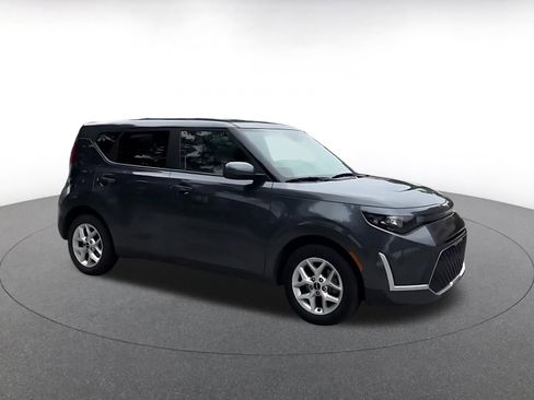 Used 2025 Kia Soul LX w/ LX Technology Package FWD image 2