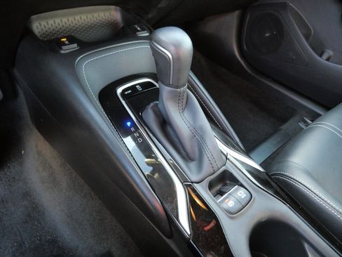 Certified 2019 Toyota Corolla XSE image 25