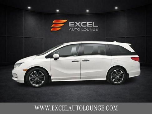 Used 2023 Honda Odyssey Elite image 3