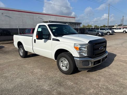 Used 2016 Ford F250 XL w/ Power Equipment Group RWD image 3