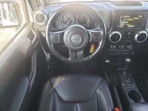 Used 2014 Jeep Wrangler Unlimited Rubicon w/ Connectivity Group AWD/4WD image 17