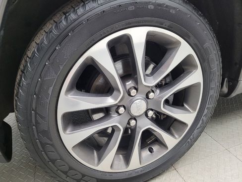 Used 2017 Jeep Grand Cherokee Overland AWD/4WD image 31