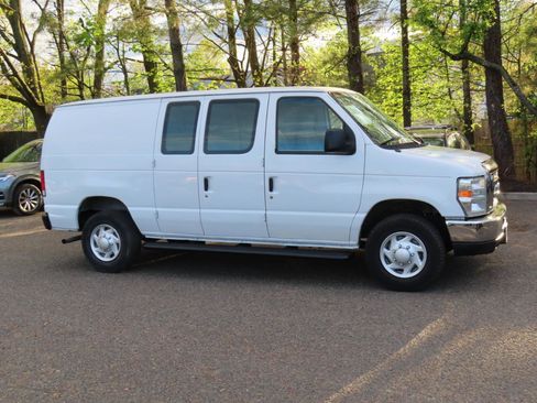 Used 2014 Ford E-250 and Econoline 250 w/ Power Group image 3